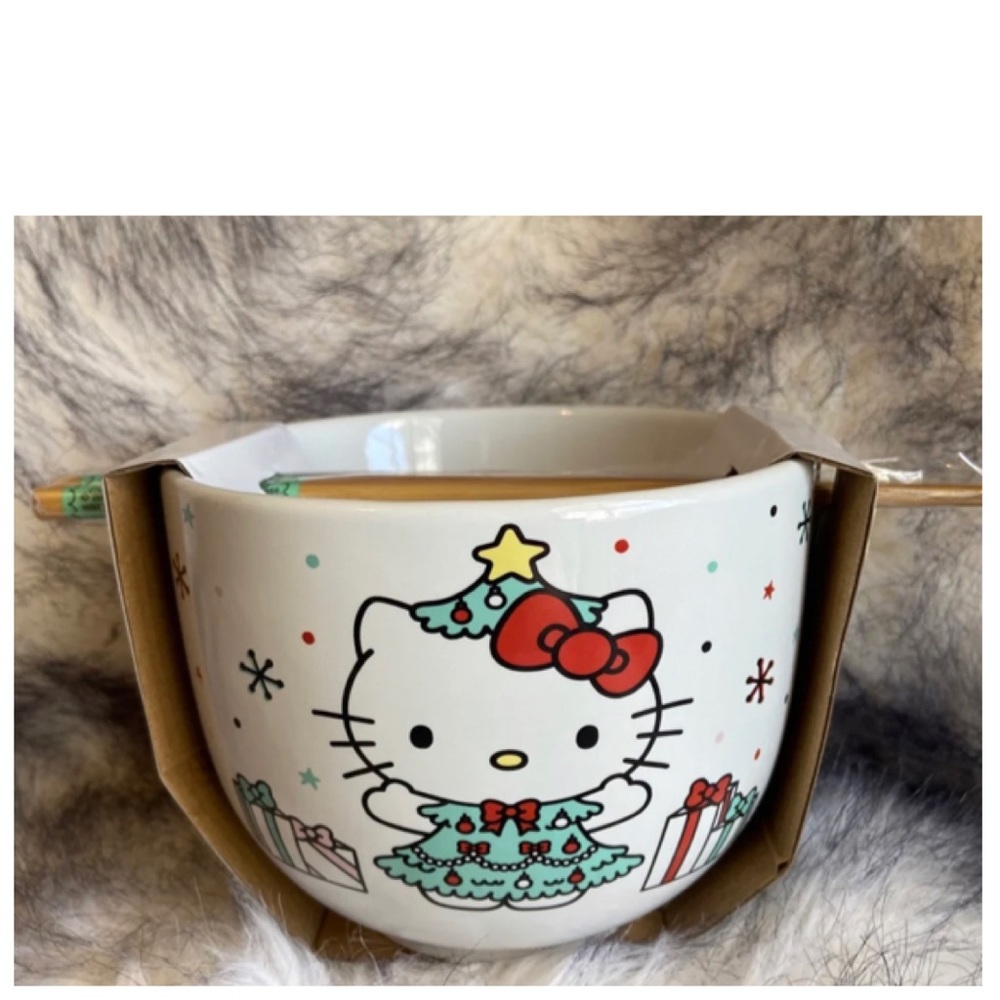 NEW Hello Kitty Christmas Tree Ramen Bowl with Chopsticks